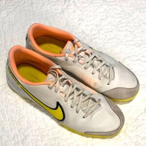 Nike Tiempo Legend 9 Academy indoor soccer shoes men’s size 9.5